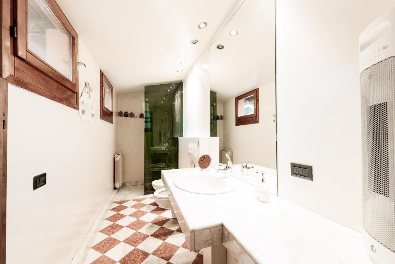 Realkasa Azeglio Apartments Bologna Bagian luar foto